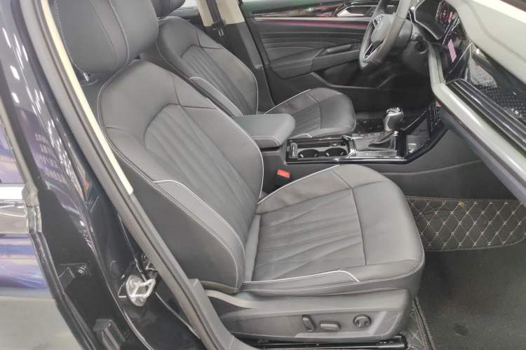 Used Volkswagen Passat 2022 330TSI Luxury Edition Right Front Seat