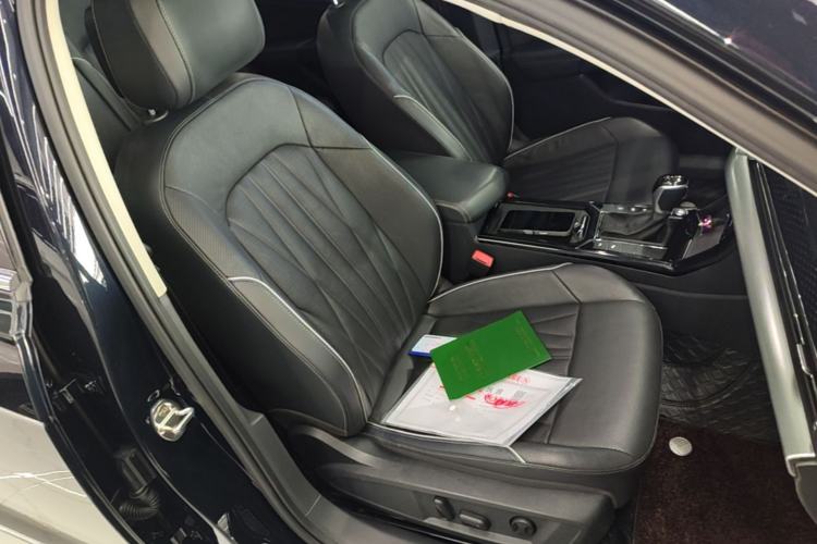 Used Volkswagen Passat 2022 330TSI Luxury Edition Custom Version Right Front Seat