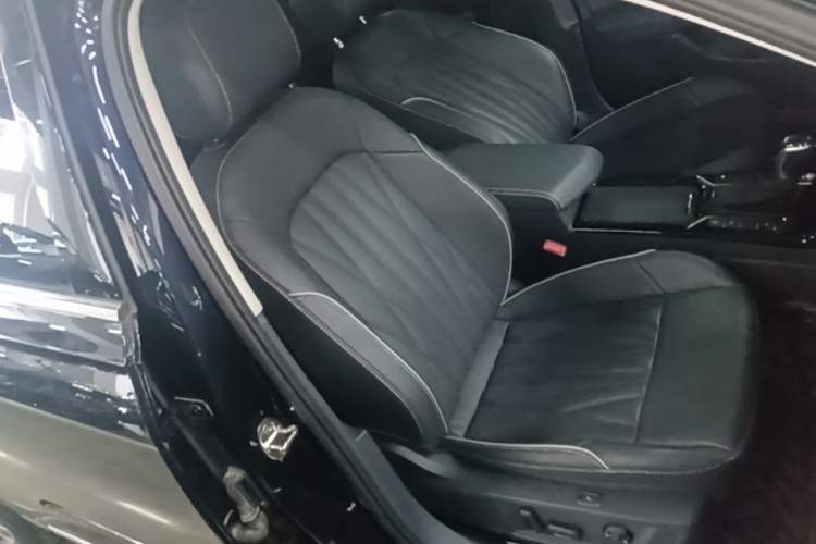 Used Volkswagen Passat 2022 330TSI Luxury Edition Right Front Seat