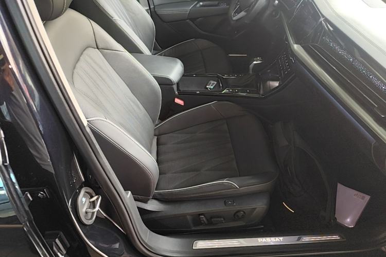 Used Volkswagen Passat 2022 380TSI Flagship Edition Right Front Seat