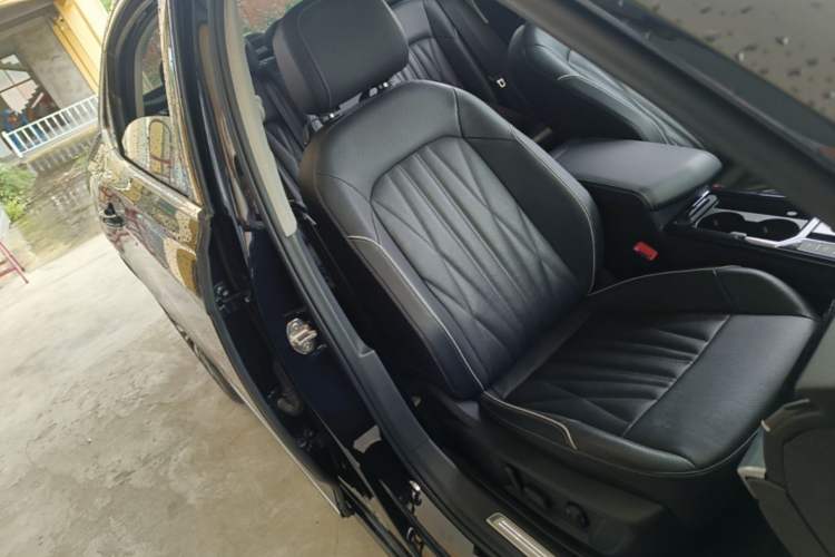 Used Volkswagen Passat 2022 330TSI Luxury Edition Right Front Seat