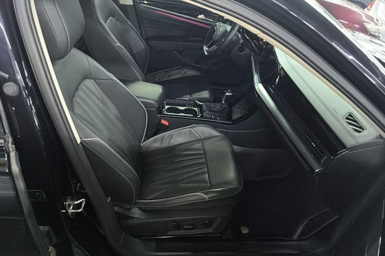 Used Volkswagen Passat 2022 330TSI Luxury Edition Right Front Seat
