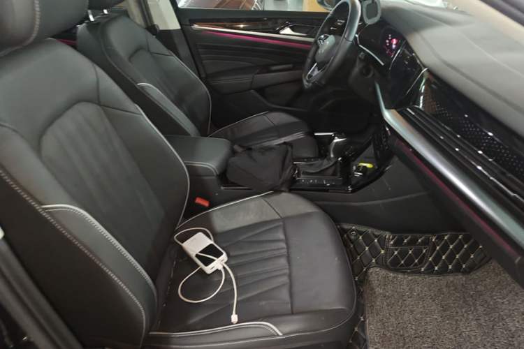 Used Volkswagen Passat 2022 330TSI Starry Luxury Edition Right Front Seat