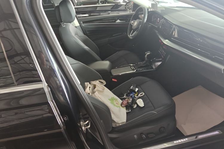 Used Volkswagen Passat 2022 330TSI Luxury Edition Right Front Seat