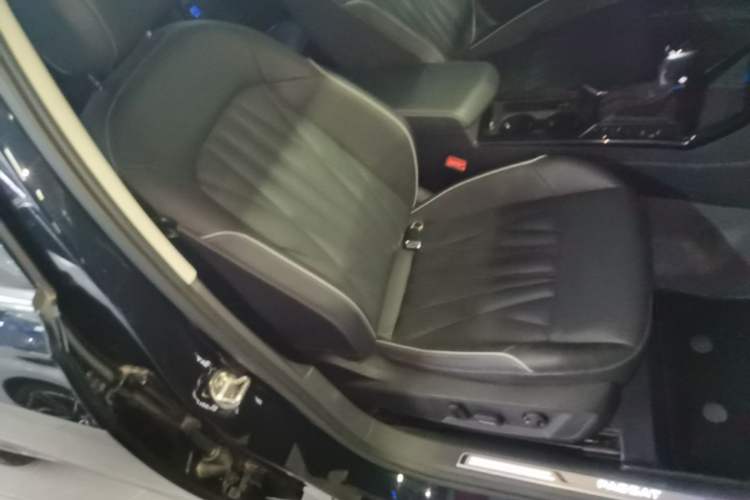 Used Volkswagen Passat 2022 330TSI Starry Luxury Edition Right Front Seat