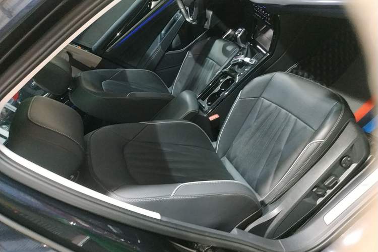 Used Volkswagen Passat 2022 330TSI Luxury Edition Right Front Seat