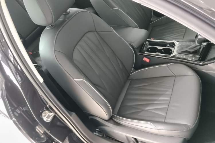 Used Volkswagen Passat 2022 330TSI Starry Luxury Edition – Exclusive Special Edition Right Front Seat