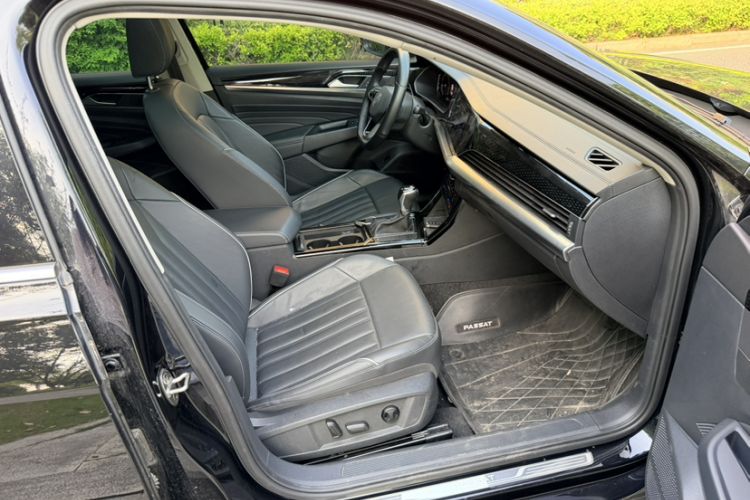 Used Volkswagen Passat 2022 330TSI Starry Elite Edition Right Front Seat
