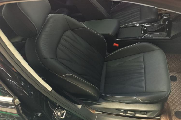 Used Volkswagen Passat 2022 330TSI Starry Luxury Edition – Exclusive Special Edition Right Front Seat