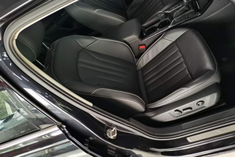 Used Volkswagen Passat 2022 330TSI Elite Edition Custom Version Right Front Seat