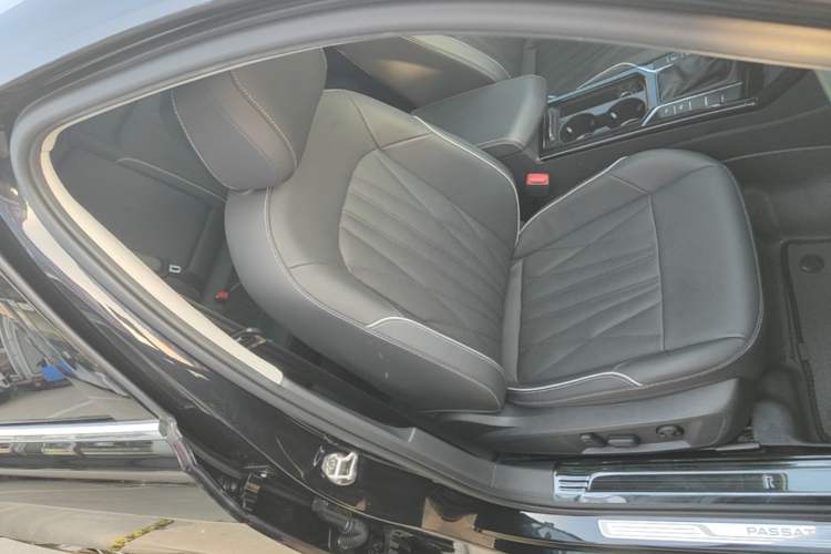 Used Volkswagen Passat 2022 330TSI Luxury Edition Right Front Seat