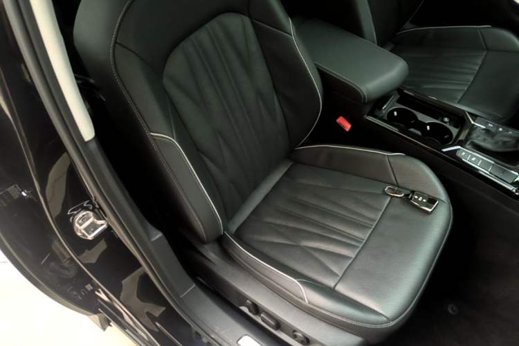 Used Volkswagen Passat 2022 330TSI Luxury Edition Right Front Seat