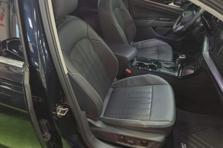 Used Volkswagen Passat 2022 330TSI Elite Edition Right Front Seat