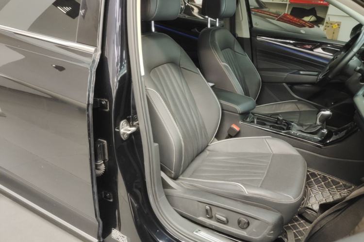Used Volkswagen Passat 2022 330TSI Luxury Edition Right Front Seat