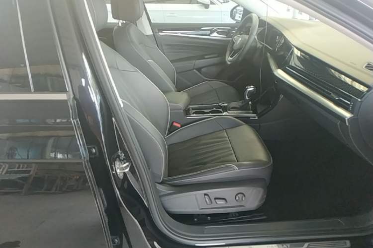 Used Volkswagen Passat 2022 330TSI Luxury Edition Right Front Seat