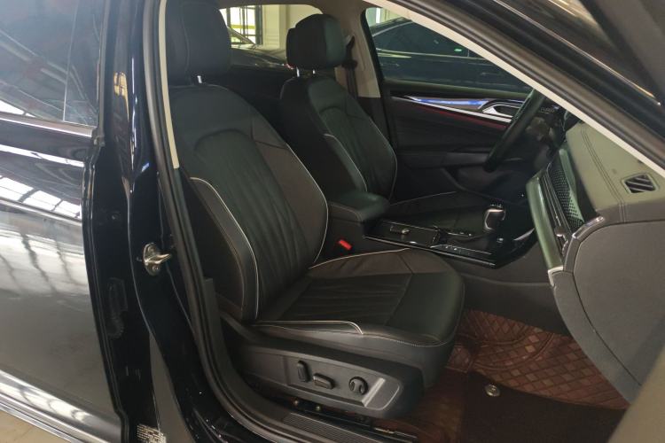 Used Volkswagen Passat 2022 330TSI Starry Luxury Edition – Exclusive Special Edition Right Front Seat