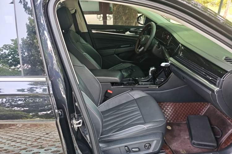 Used Volkswagen Passat 2022 330TSI Starry Luxury Edition – Exclusive Special Edition Right Front Seat