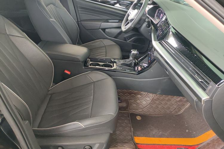 Used Volkswagen Passat 2022 330TSI Luxury Edition Right Front Seat