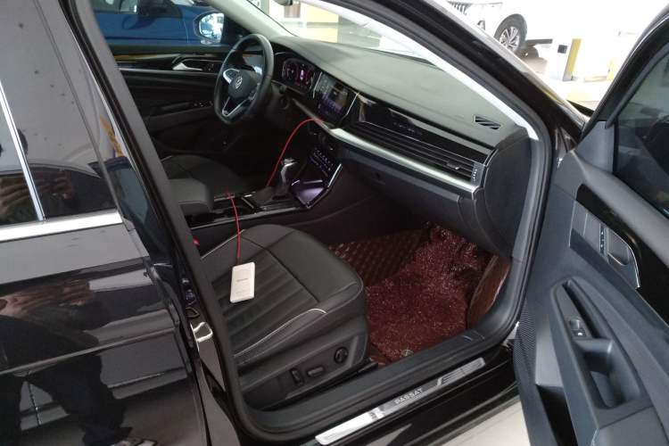 Used Volkswagen Passat 2022 330TSI Elite Edition Custom Version Right Front Seat
