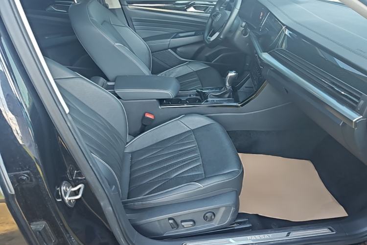 Used Volkswagen Passat 2022 330TSI Starry Luxury Edition Right Front Seat