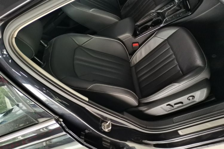 Used Volkswagen Passat 2022 330TSI Elite Edition Custom Version Right Front Seat