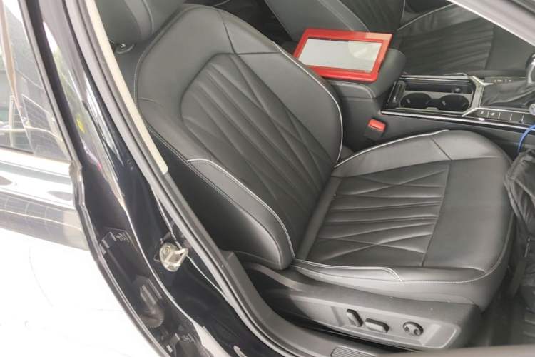 Used Volkswagen Passat 2022 330TSI Luxury Edition Right Front Seat