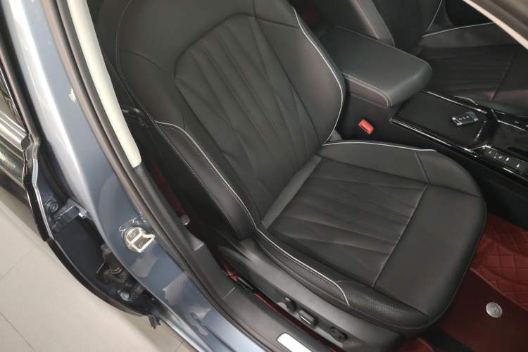 Used Volkswagen Passat 2022 330TSI Luxury Edition Right Front Seat