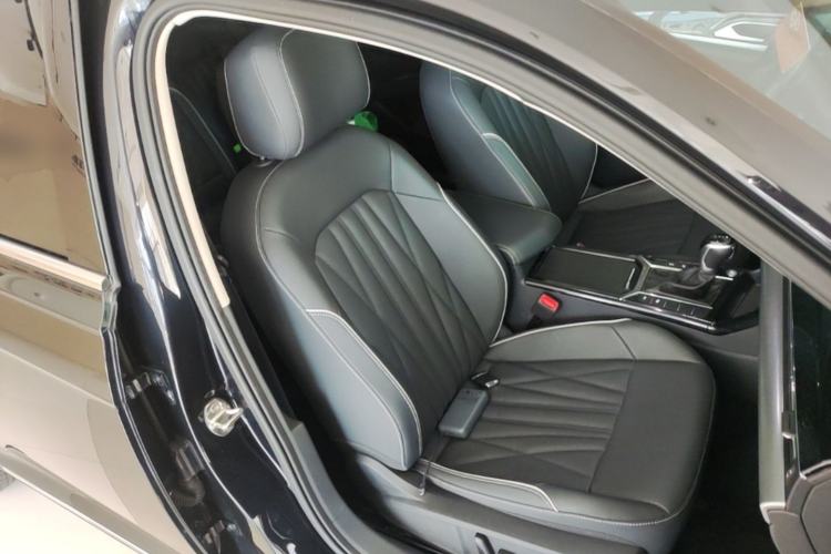 Used Volkswagen Passat 2022 330TSI Starry Luxury Edition – Exclusive Special Edition Right Front Seat