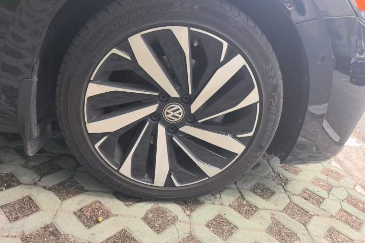 Used Volkswagen Passat 2022 330TSI Starry Luxury Edition Right Front Wheel Hub