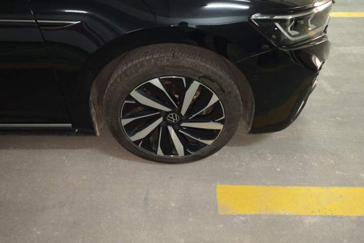 Used Volkswagen Passat 2022 330TSI Starry Luxury Edition Right Front Wheel Hub