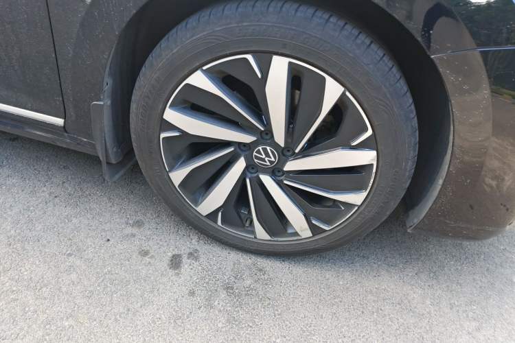 Used Volkswagen Passat 2022 330TSI Starry Elite Edition Right Front Wheel Hub