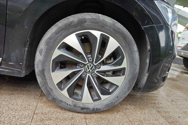 Used Volkswagen Passat 2022 330TSI Elite Edition Right Front Wheel Hub