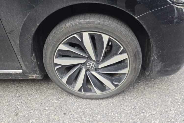 Used Volkswagen Passat 2022 330TSI Starry Elite Edition Right Front Wheel Hub