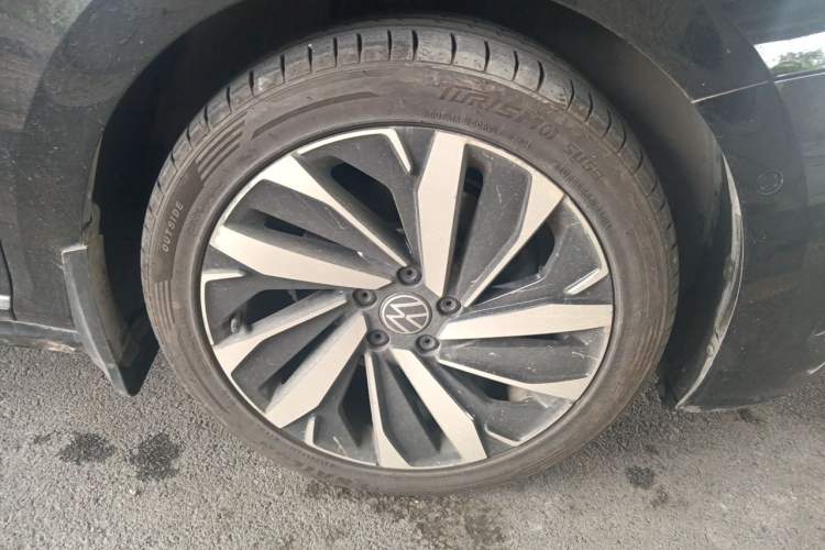 Used Volkswagen Passat 2022 330TSI Luxury Edition Right Front Wheel Hub