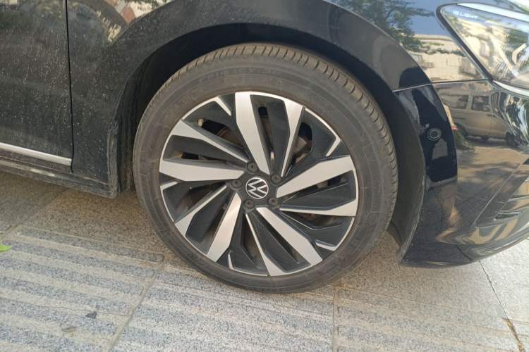 Used Volkswagen Passat 2022 380TSI Flagship Edition Right Front Wheel Hub