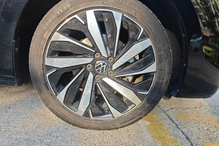 Used Volkswagen Passat 2022 330TSI Starry Elite Edition Right Front Wheel Hub