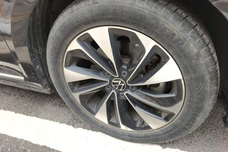 Used Volkswagen Passat 2022 280TSI Elite Edition Right Front Wheel Hub