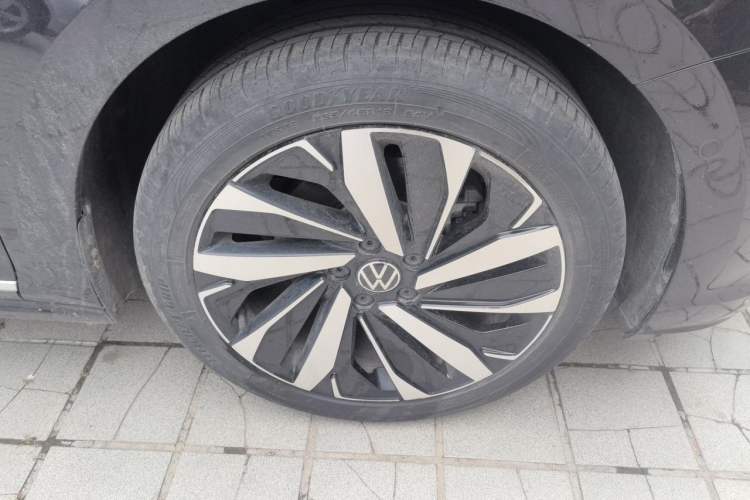Used Volkswagen Passat 2022 330TSI Luxury Edition Right Front Wheel Hub