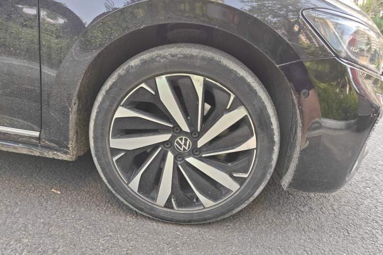 Used Volkswagen Passat 2022 330TSI Starry Luxury Edition Right Front Wheel Hub