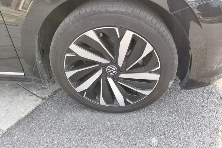 Used Volkswagen Passat 2022 330TSI Elite Edition Right Front Wheel Hub