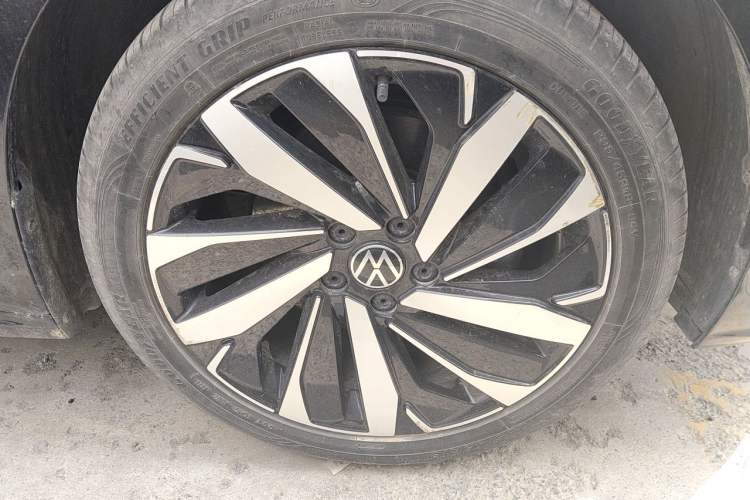 Used Volkswagen Passat 2022 330TSI Elite Edition Right Front Wheel Hub