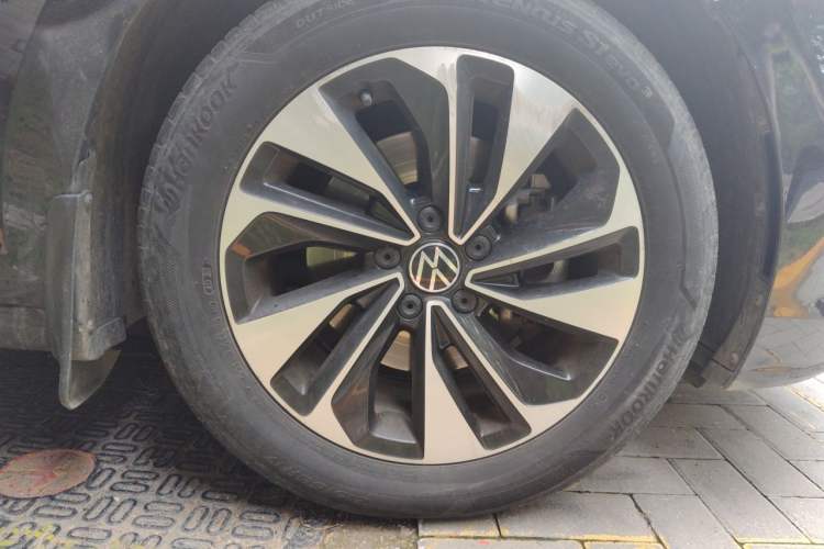 Used Volkswagen Passat 2022 330TSI Elite Edition Right Front Wheel Hub