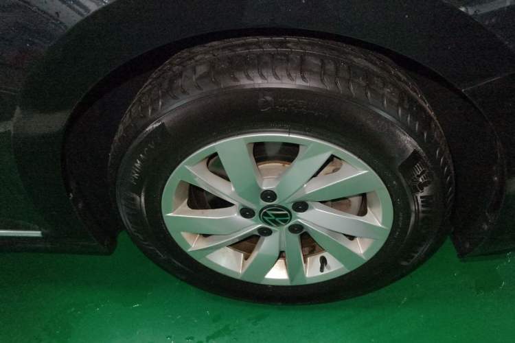 Used Volkswagen Passat 2022 280TSI Business Edition Right Front Wheel Hub
