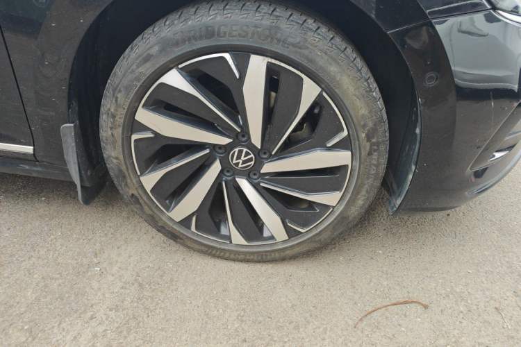 Used Volkswagen Passat 2022 330TSI Luxury Edition Right Front Wheel Hub