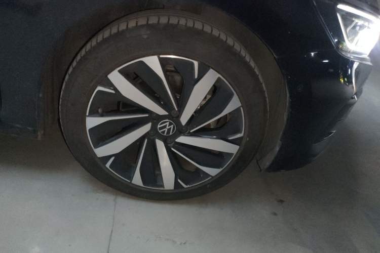 Used Volkswagen Passat 2022 330TSI Luxury Edition Right Front Wheel Hub