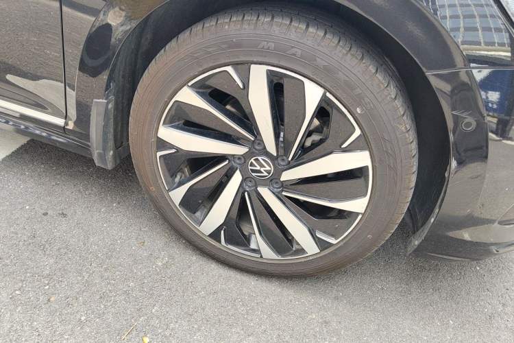 Used Volkswagen Passat 2022 330TSI Luxury Edition Right Front Wheel Hub