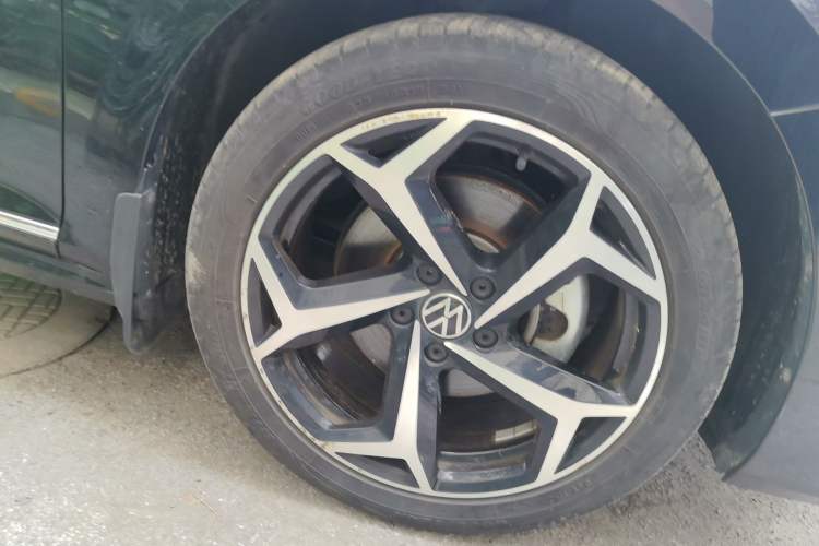 Used Volkswagen Passat 2022 330TSI Starry Luxury Edition Right Front Wheel Hub