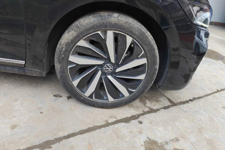 Used Volkswagen Passat 2022 330TSI Starry Elite Edition Right Front Wheel Hub