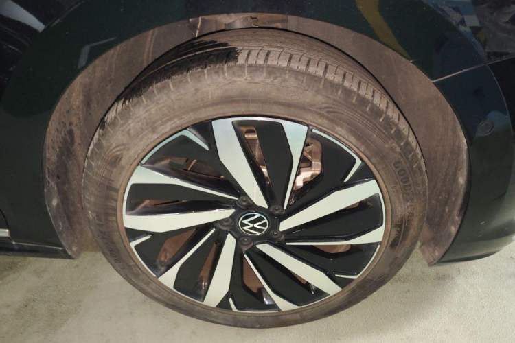 Used Volkswagen Passat 2022 330TSI Luxury Edition Right Front Wheel Hub