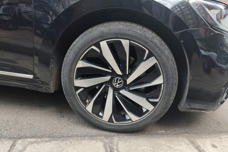 Used Volkswagen Passat 2022 330TSI Starry Elite Edition Right Front Wheel Hub